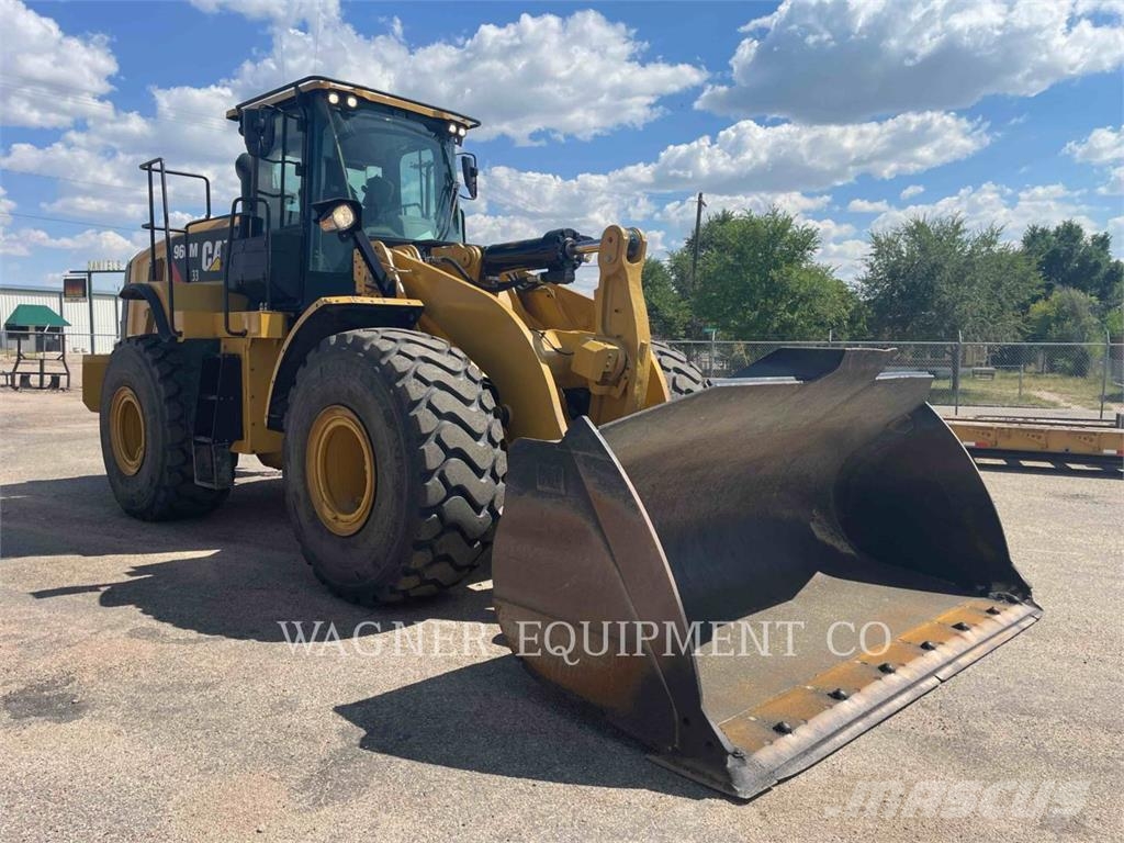CAT 966M Gumikerekes homlokrakodók