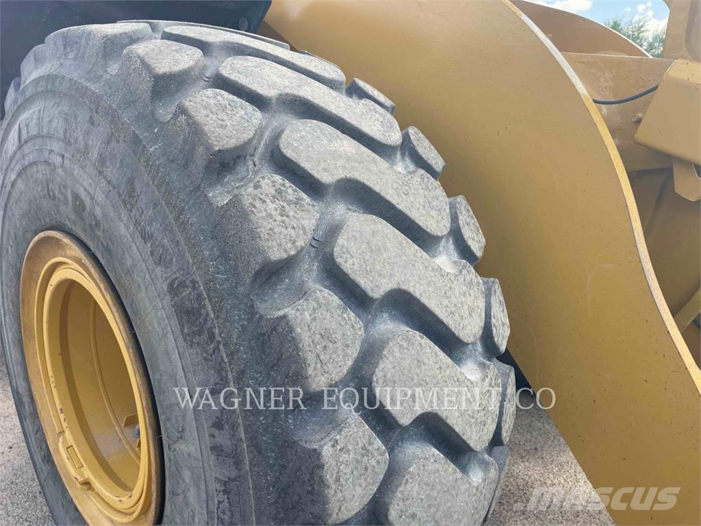 CAT 966M Gumikerekes homlokrakodók