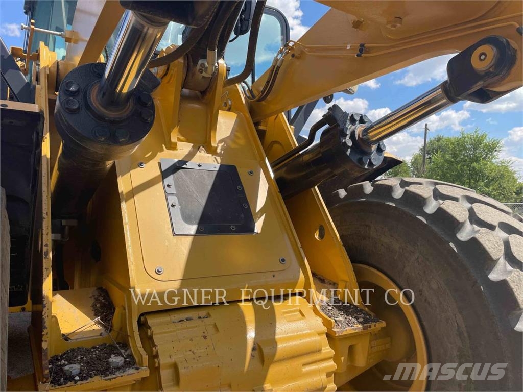 CAT 966M Gumikerekes homlokrakodók