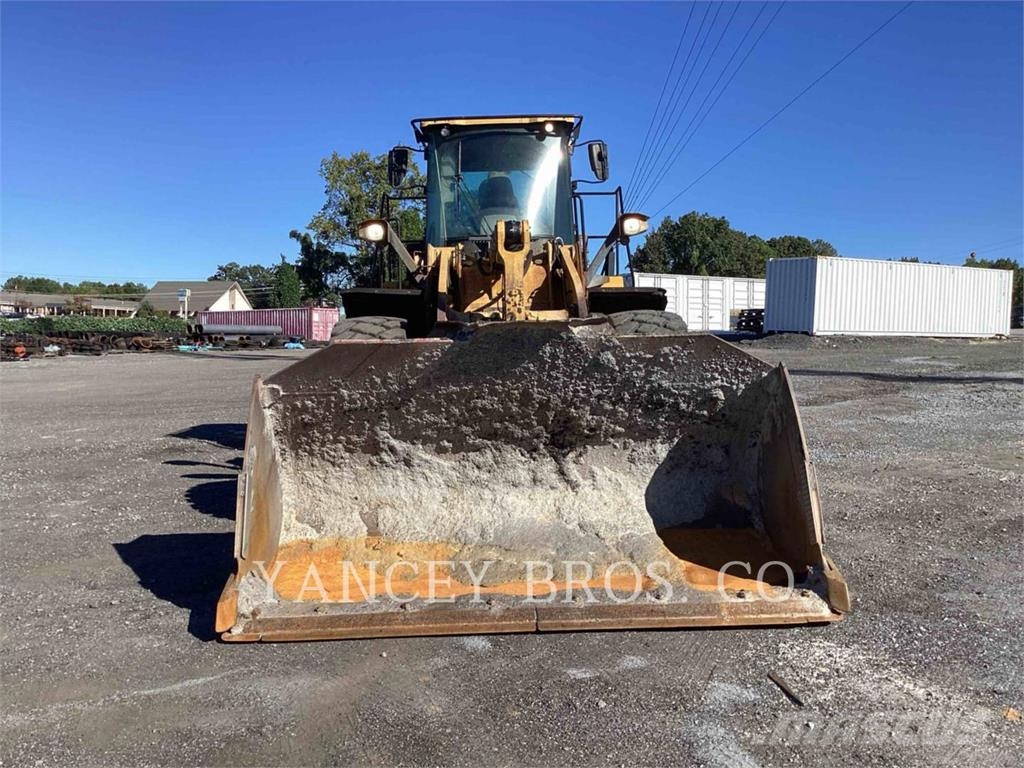 CAT 966M Kolesni nakladalci