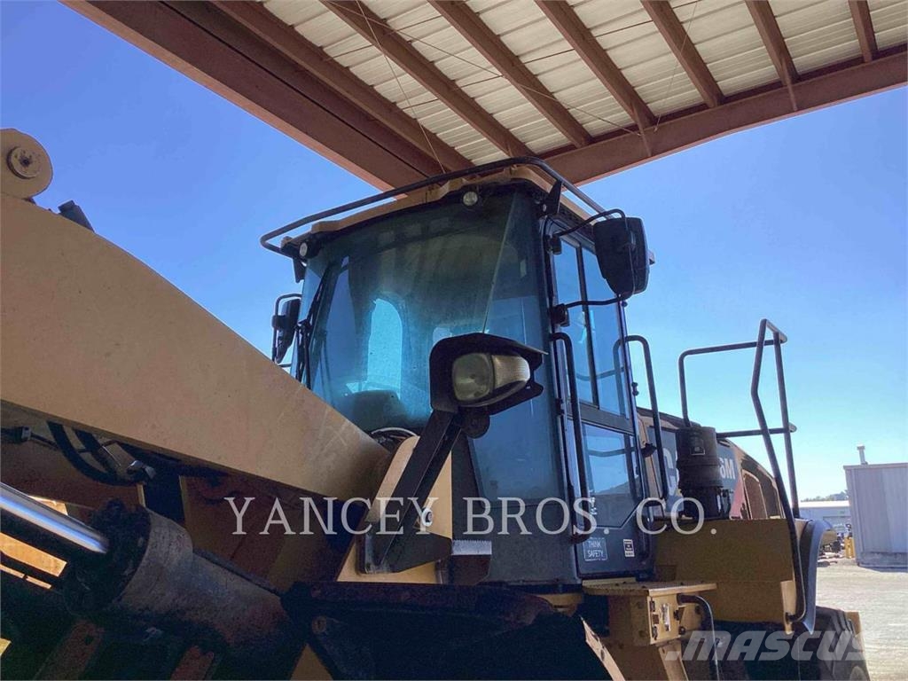 CAT 966M Kolesni nakladalci