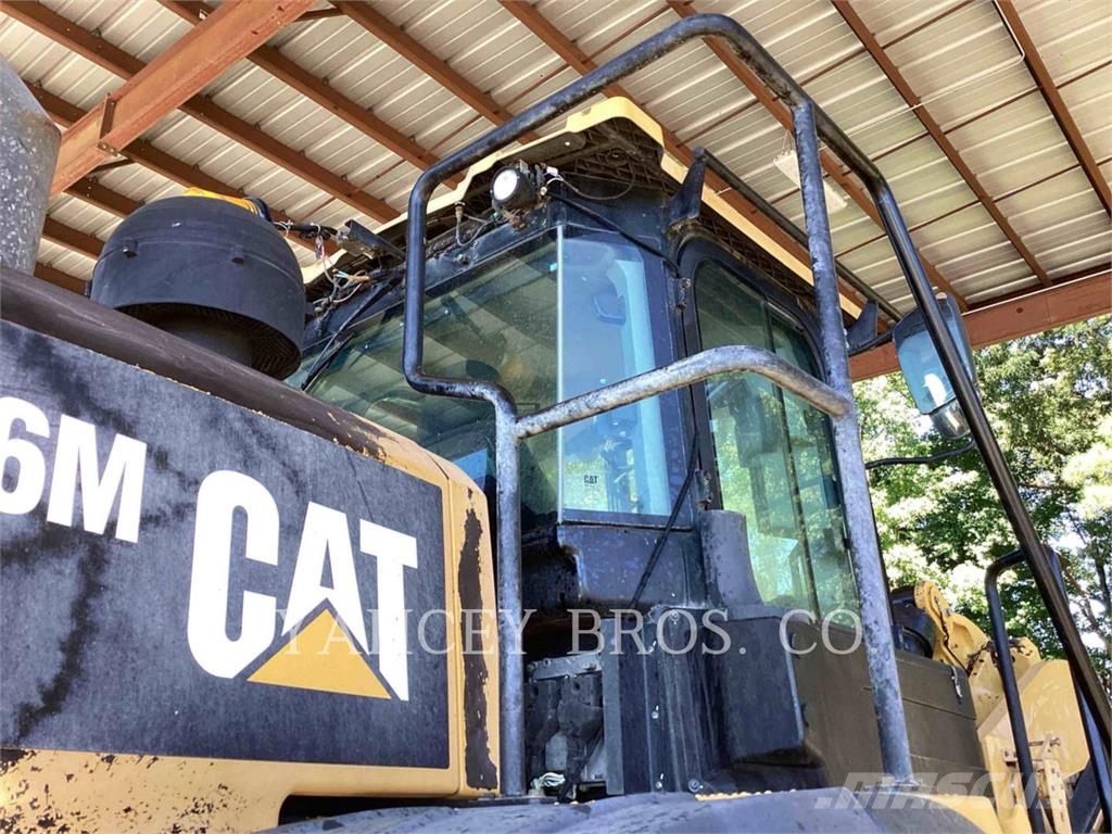 CAT 966M Kolesni nakladalci