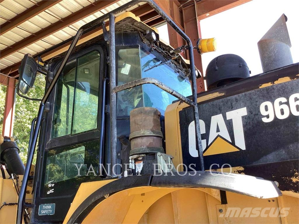 CAT 966M Kolesni nakladalci