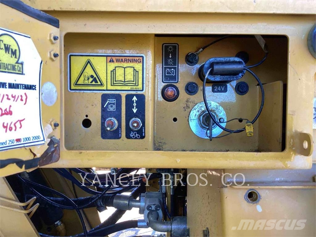 CAT 966M Kolesni nakladalci