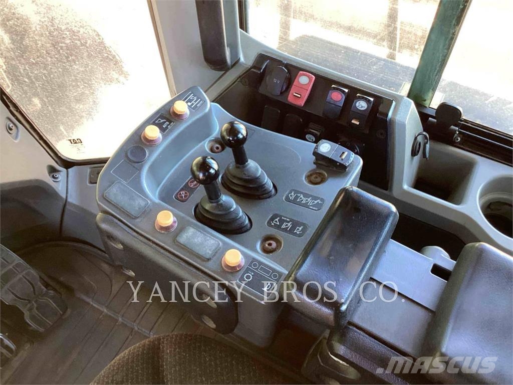 CAT 966M Kolesni nakladalci