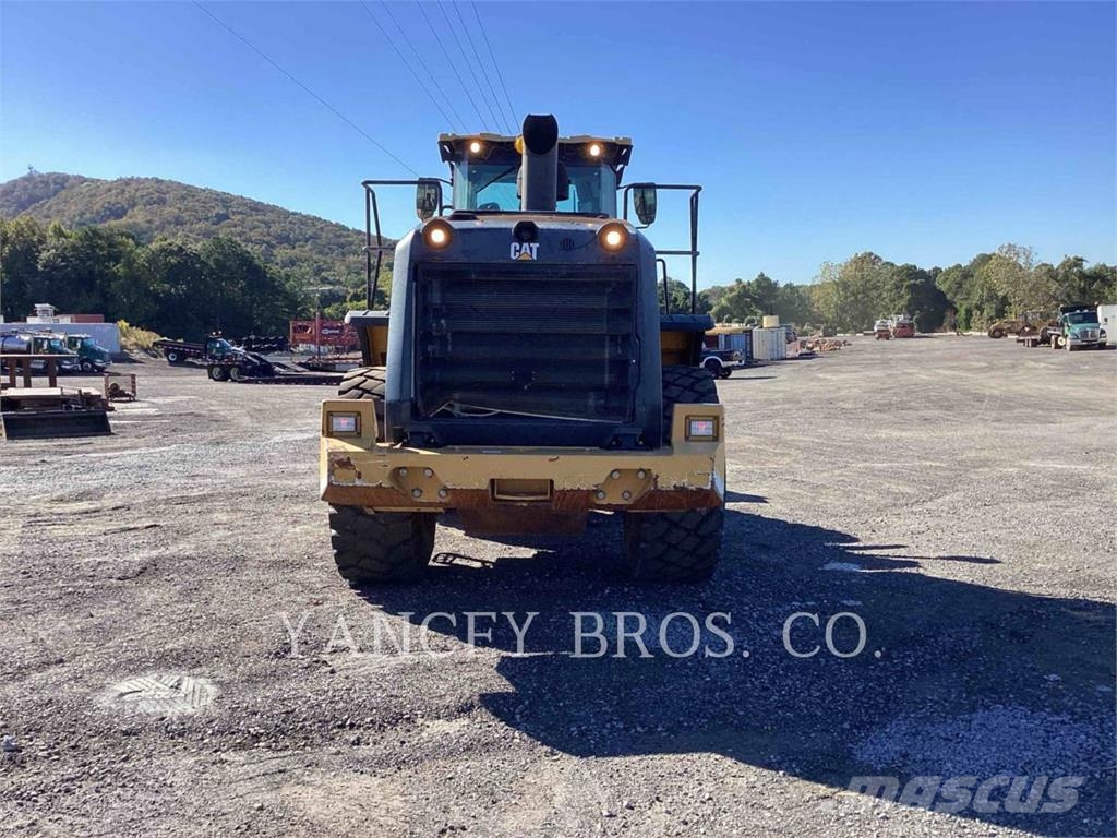 CAT 966M Kolesni nakladalci