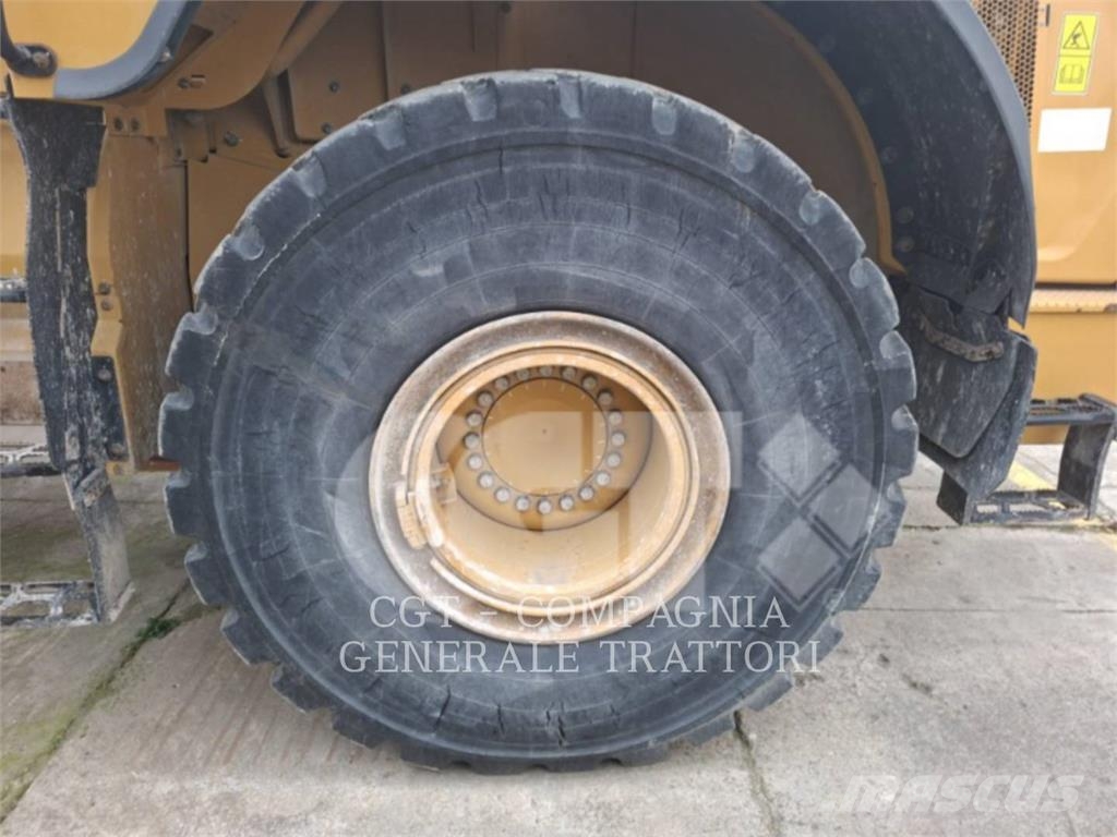 CAT 966M XE Kolesové nakladače