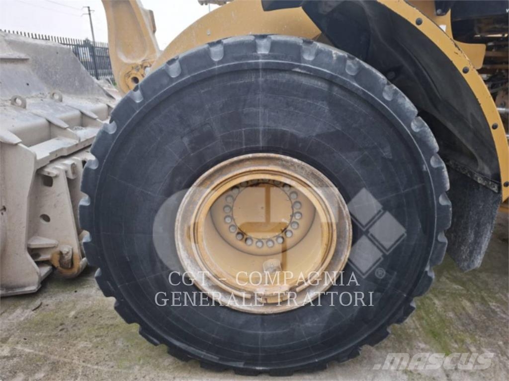 CAT 966M XE Kolesové nakladače
