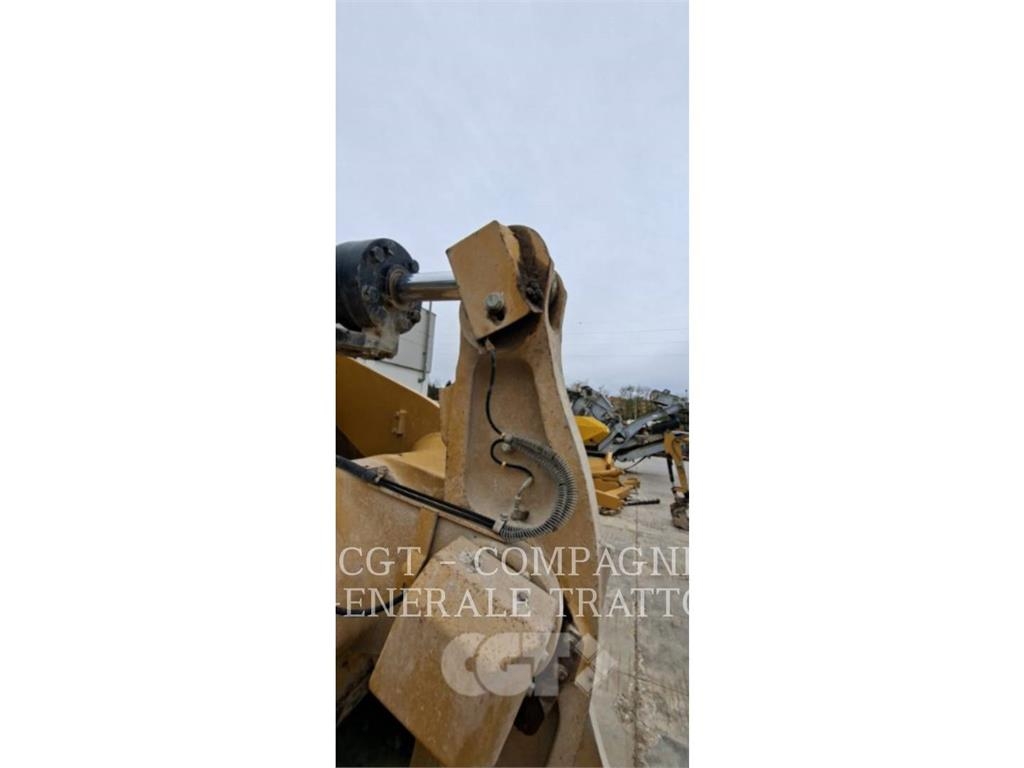 CAT 966M XE Incarcator pe pneuri