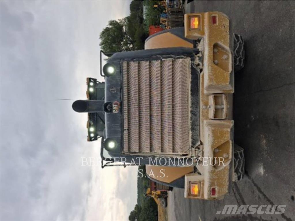 CAT 966M XE لوادر بعجل