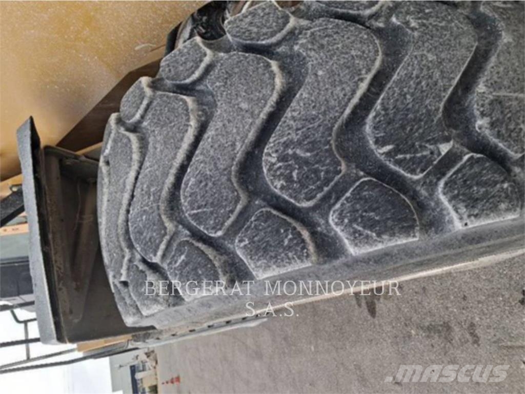 CAT 966M XE لوادر بعجل