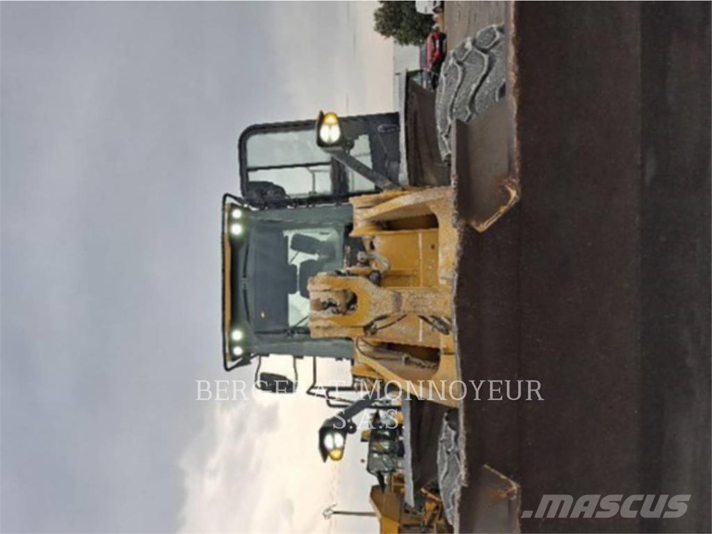 CAT 966M XE لوادر بعجل