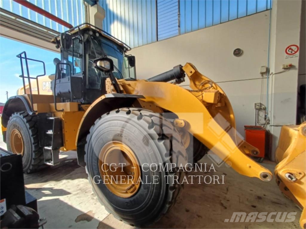 CAT 966M XE Pale gommate