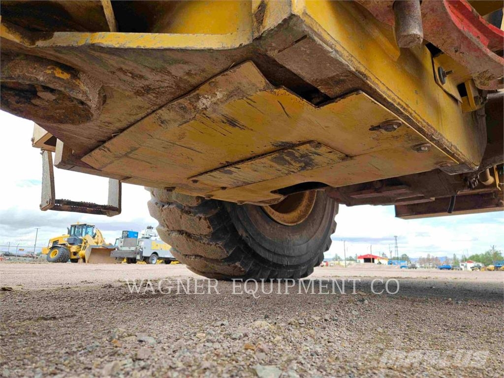 CAT 966M XE RB Gumikerekes homlokrakodók