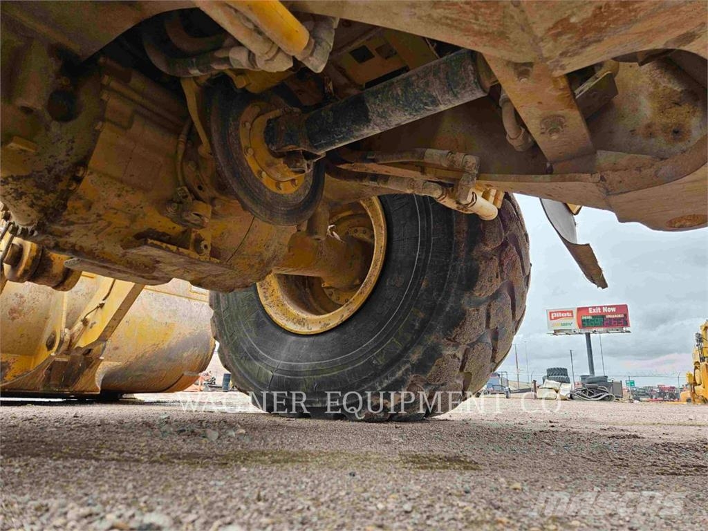 CAT 966M XE RB Gumikerekes homlokrakodók