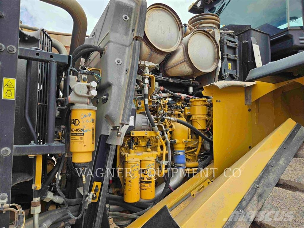 CAT 966M XE RB Gumikerekes homlokrakodók