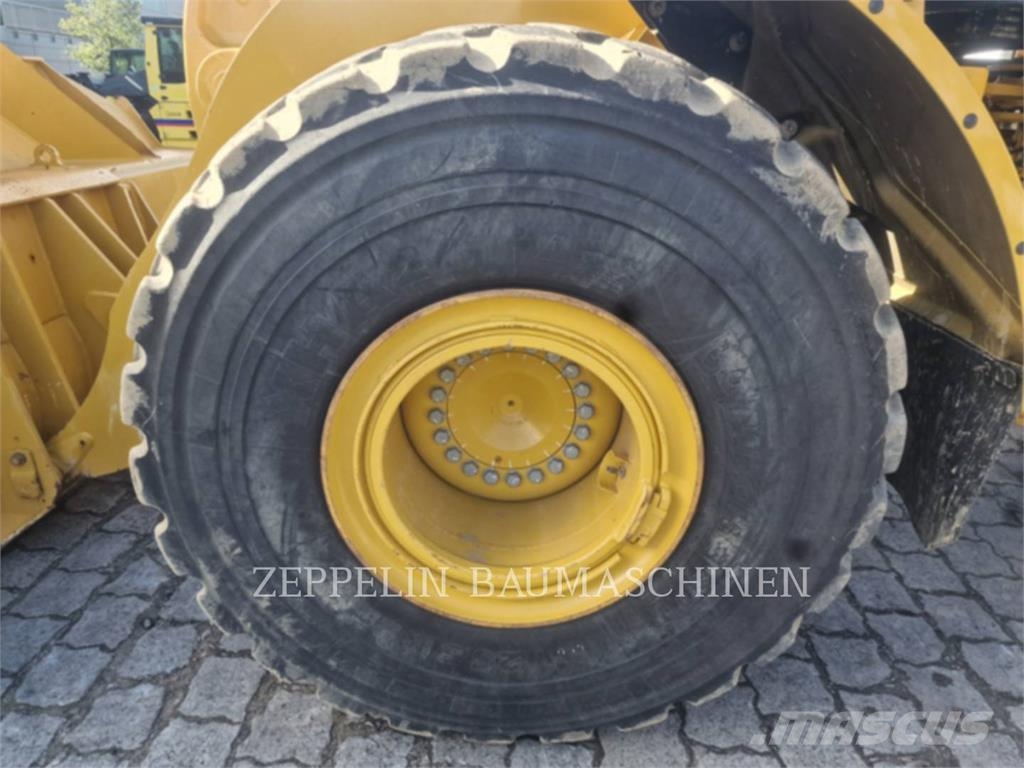 CAT 972 لوادر بعجل