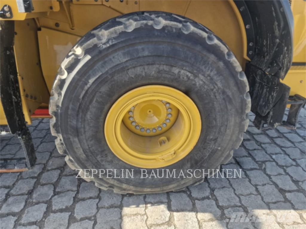 CAT 972 لوادر بعجل
