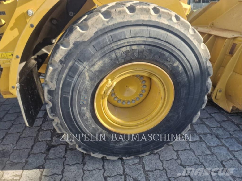 CAT 972 لوادر بعجل