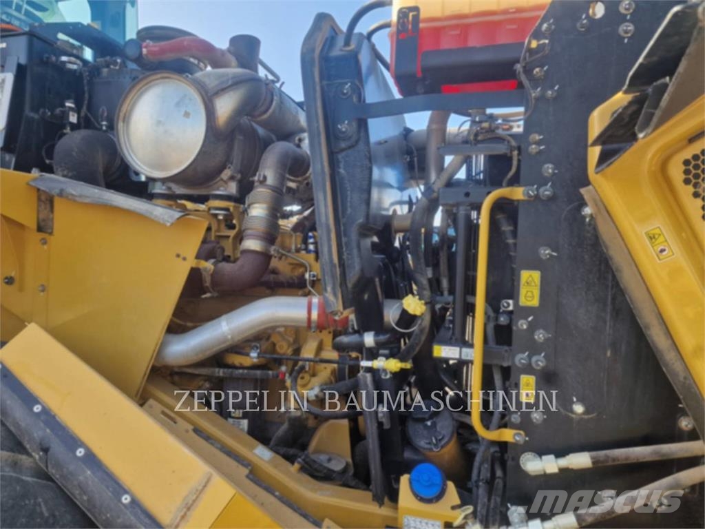 CAT 972 لوادر بعجل
