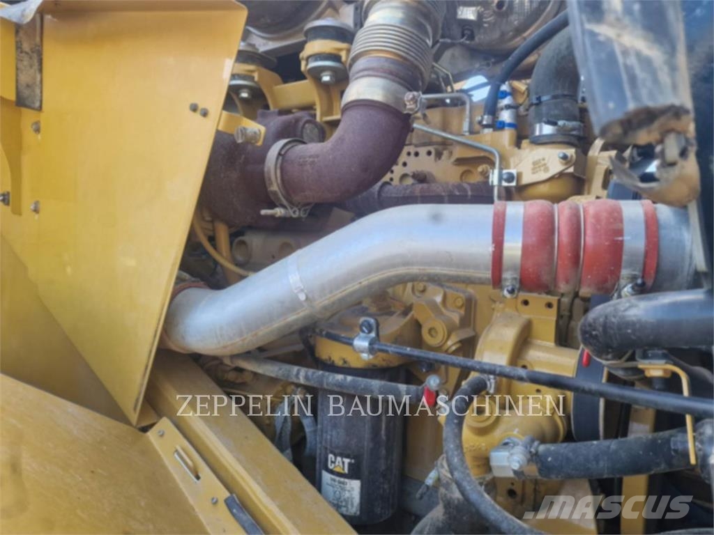 CAT 972 لوادر بعجل