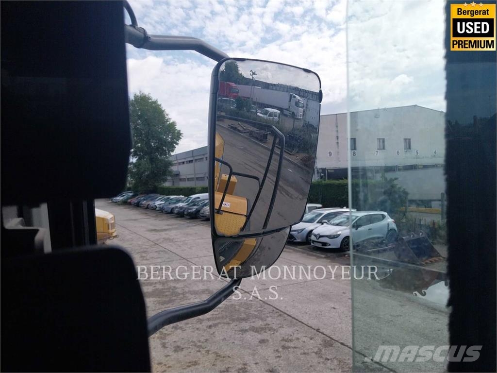 CAT 972 Kolesni nakladalci