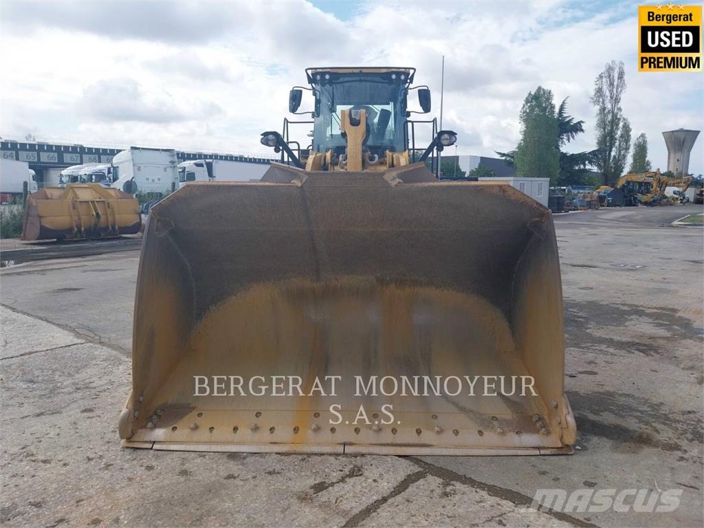 CAT 972 Kolesni nakladalci