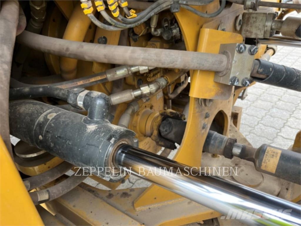 CAT 972 Utovarivači na kotačima