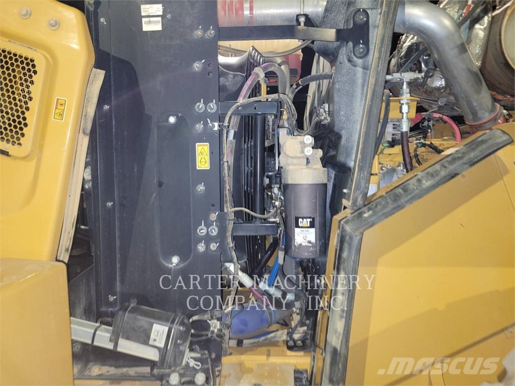 CAT 972-14 لوادر بعجل