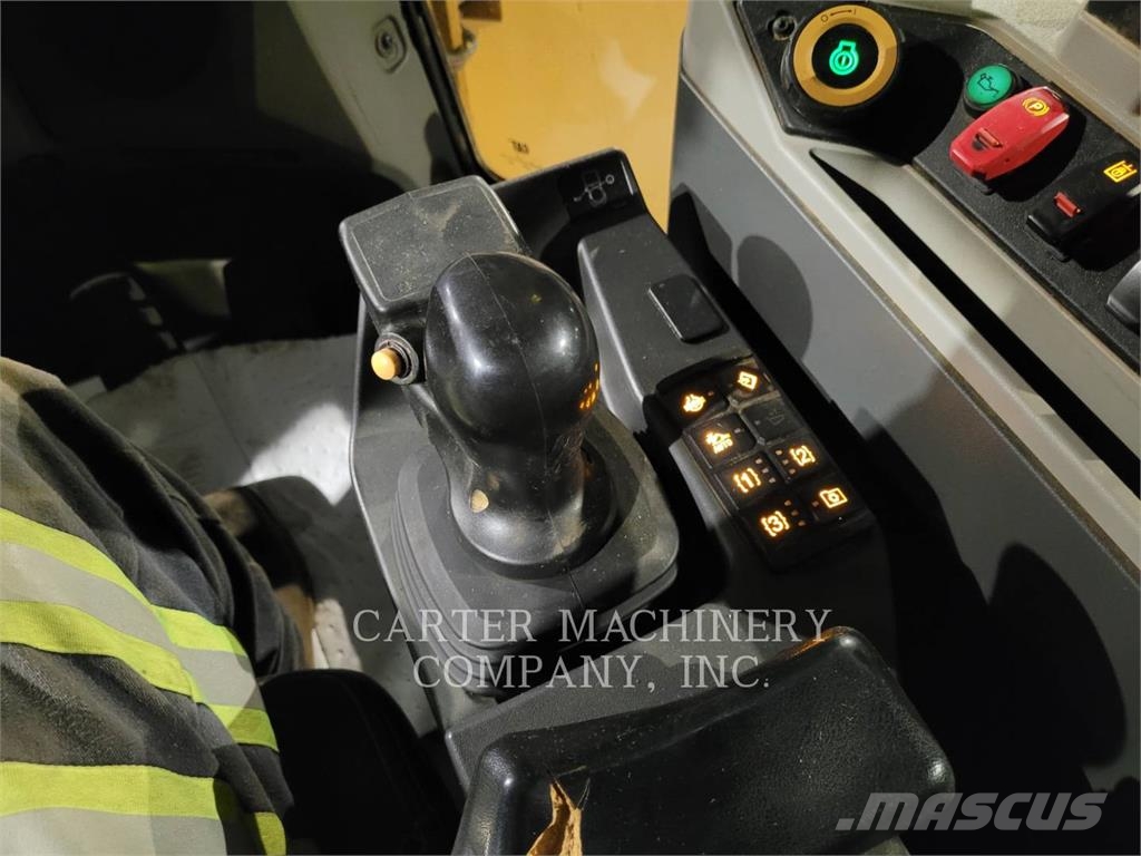 CAT 972-14 لوادر بعجل