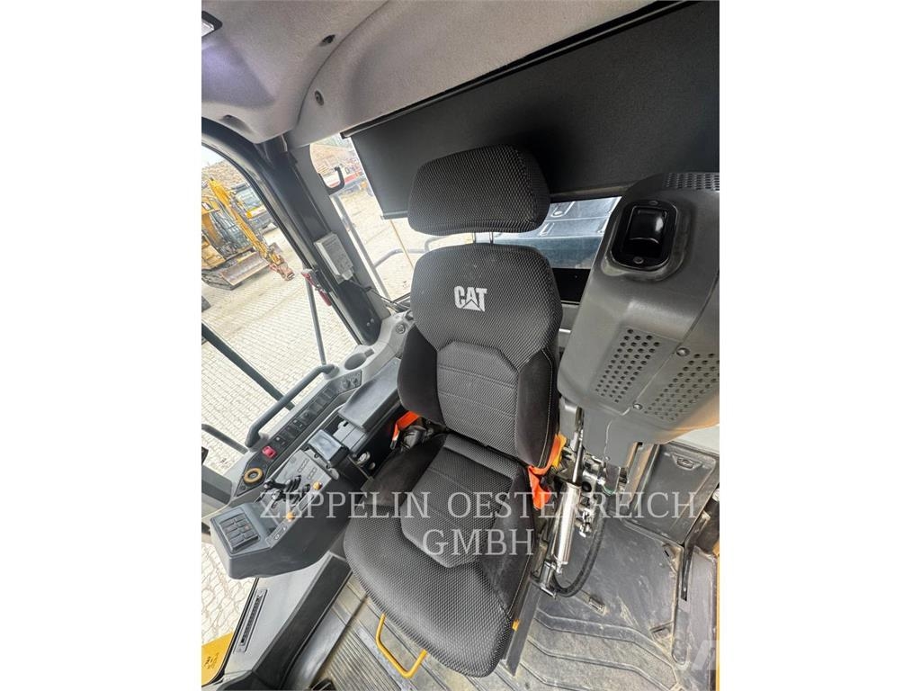 CAT 972-14 لوادر بعجل
