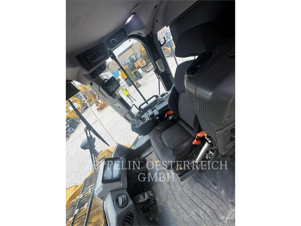 CAT 972-14 لوادر بعجل
