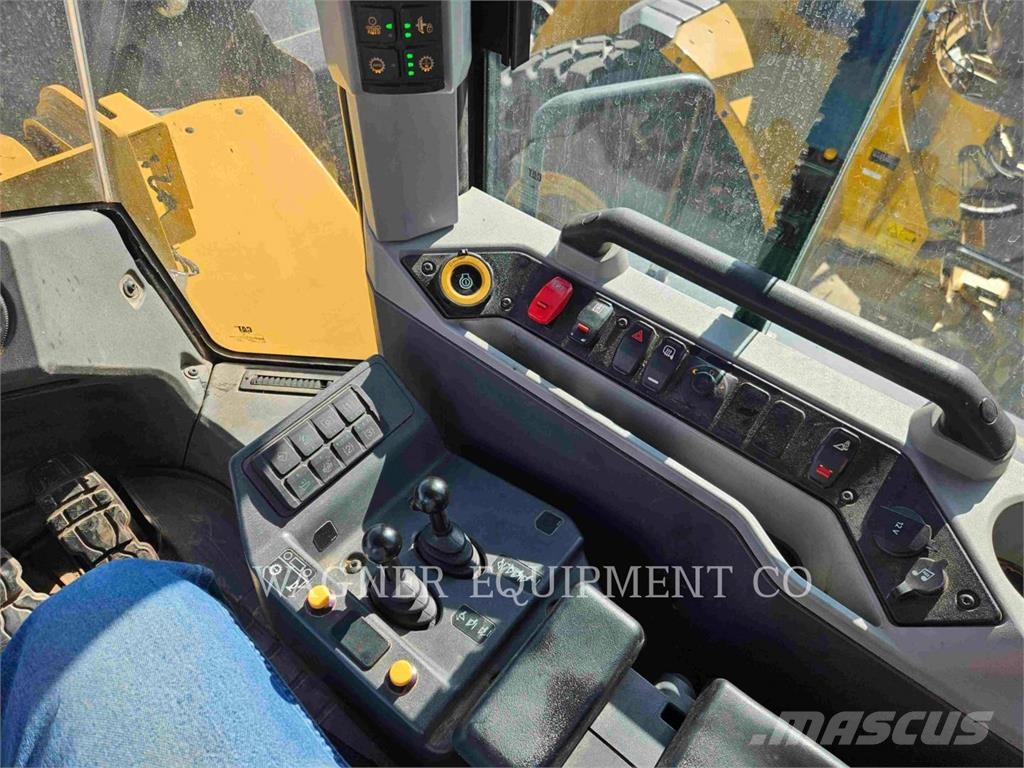 CAT 97214 Iekrāvēji uz riteņiem