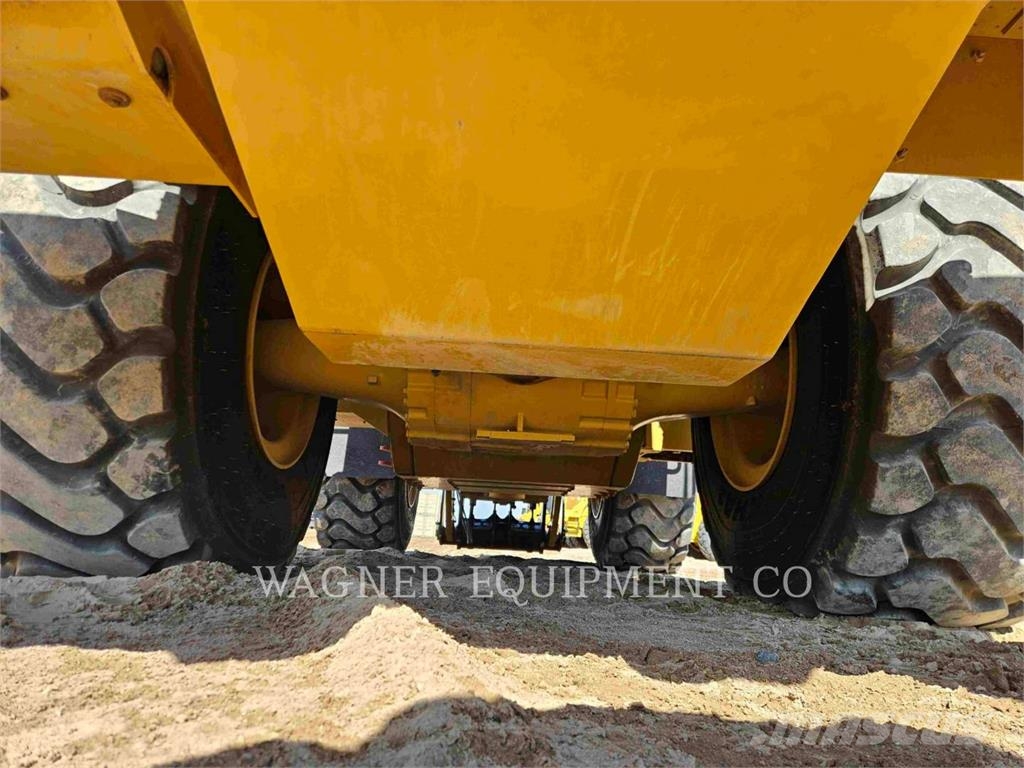 CAT 97214 Iekrāvēji uz riteņiem
