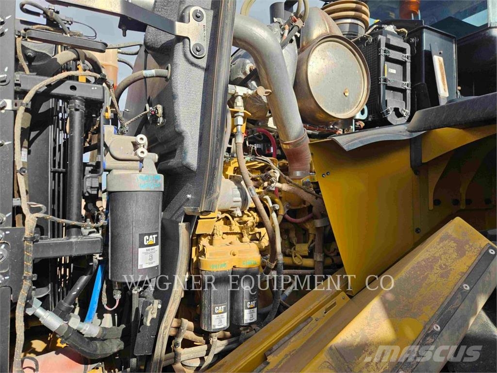 CAT 97214 Iekrāvēji uz riteņiem