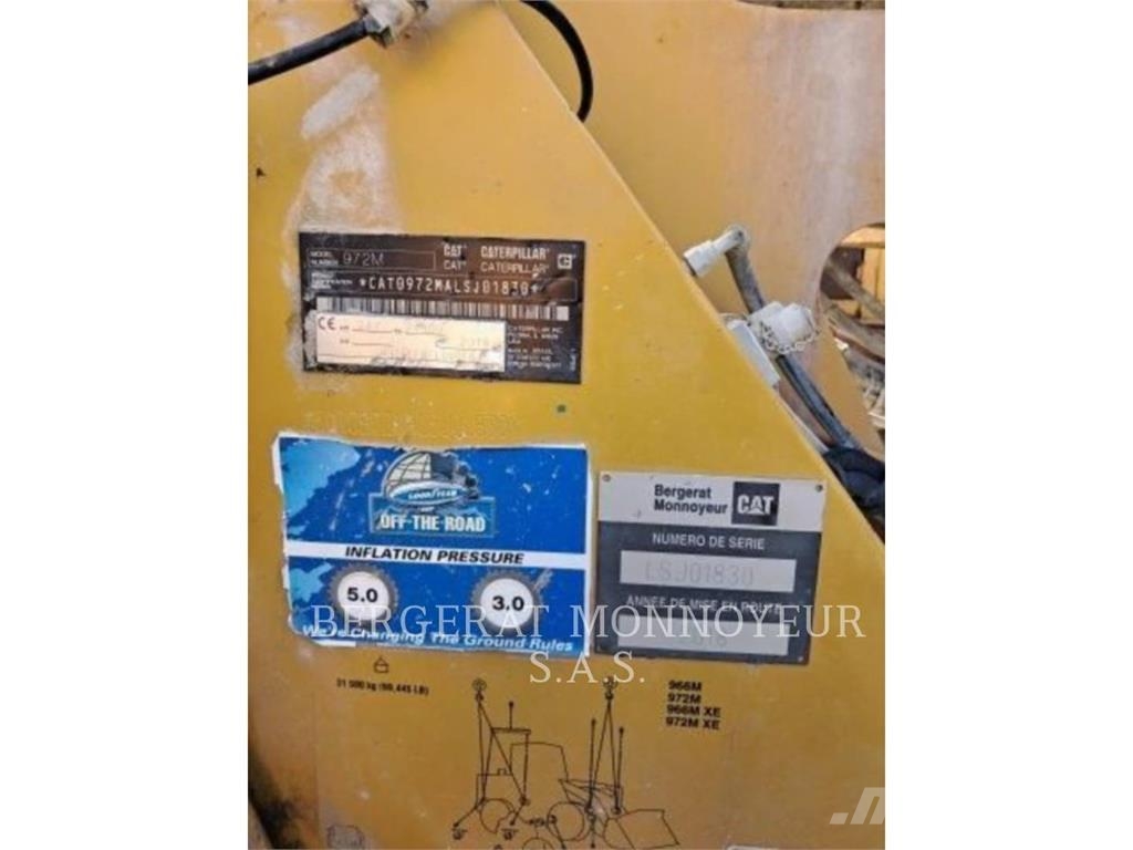 CAT 972M لوادر بعجل