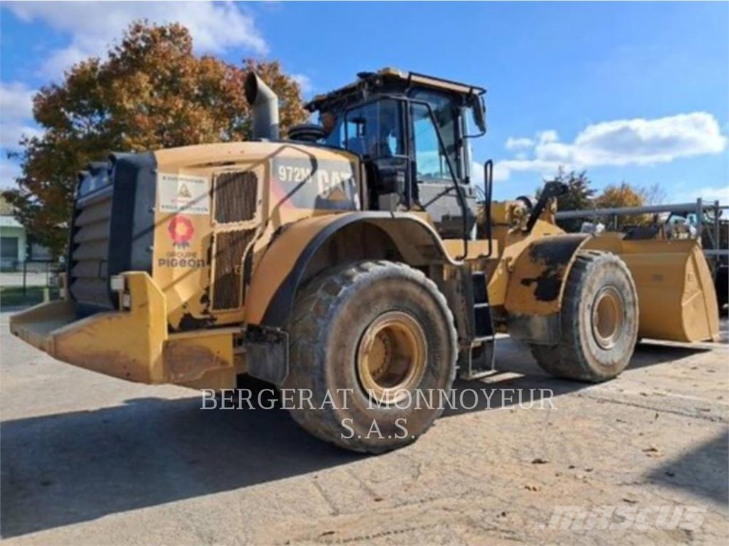 CAT 972M لوادر بعجل