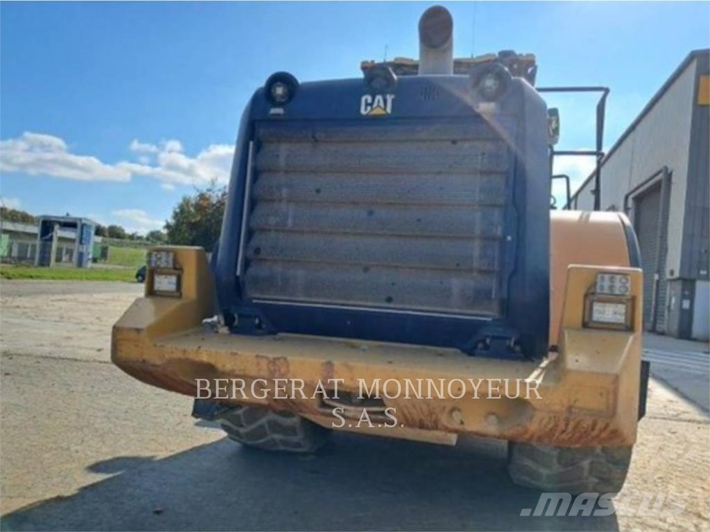 CAT 972M لوادر بعجل