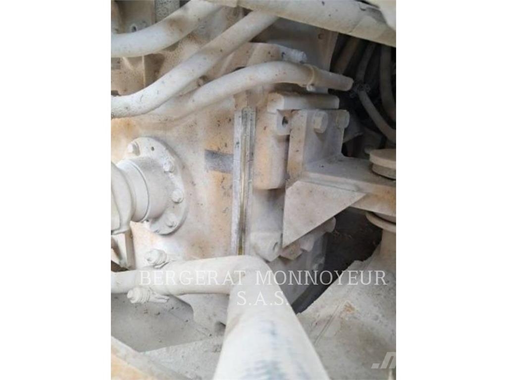 CAT 972M لوادر بعجل