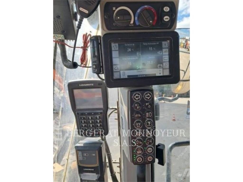 CAT 972M لوادر بعجل