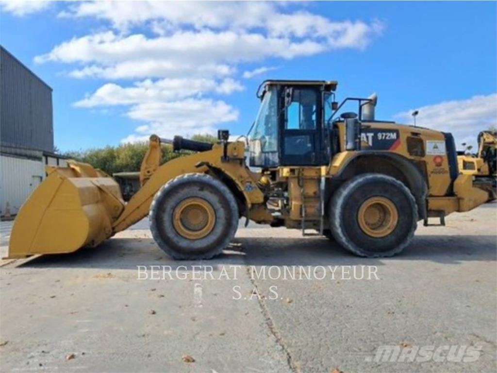 CAT 972M لوادر بعجل