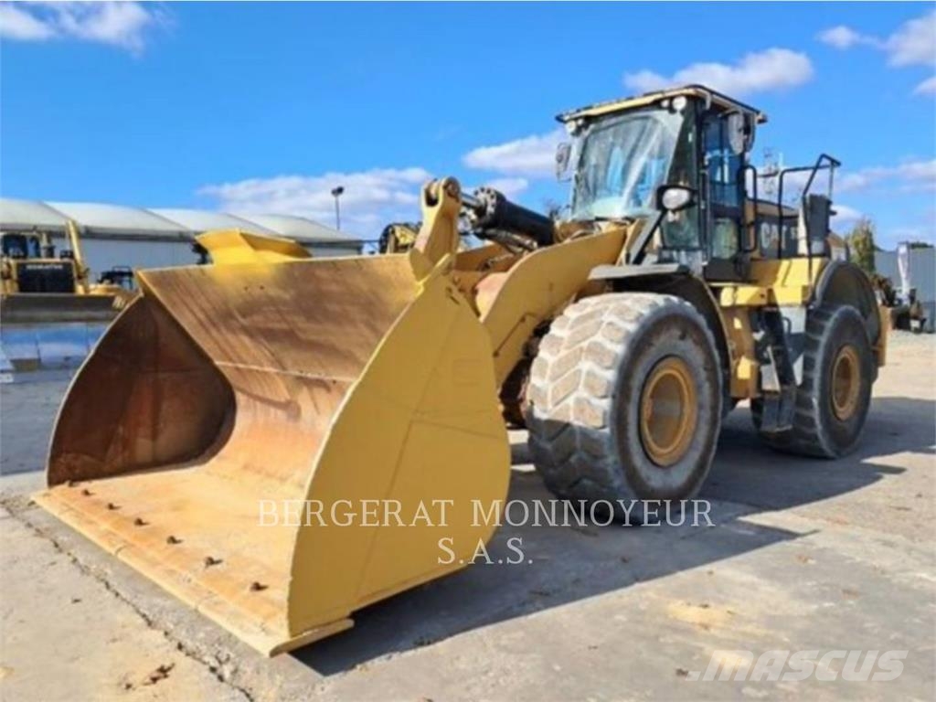 CAT 972M لوادر بعجل
