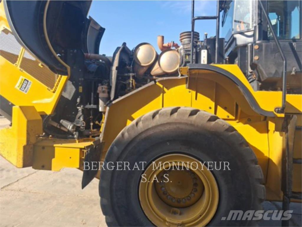 CAT 972M Pale gommate