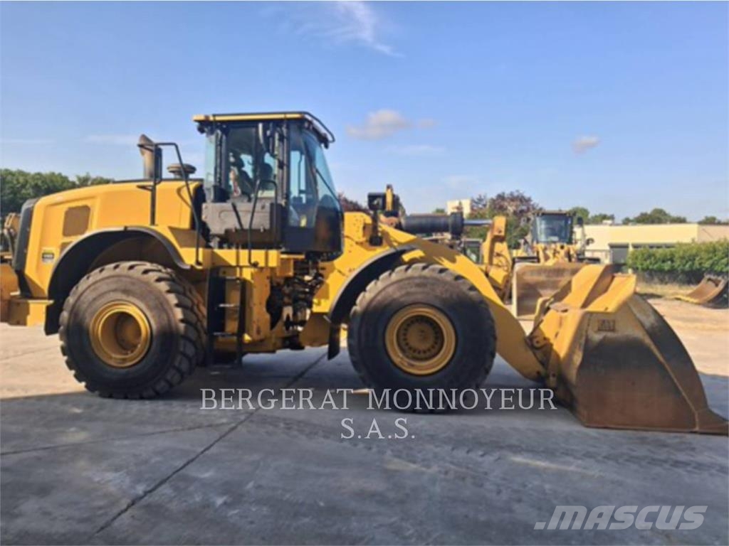 CAT 972M Pale gommate