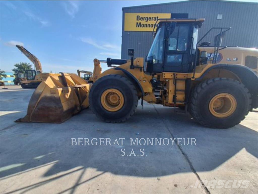 CAT 972M Pale gommate
