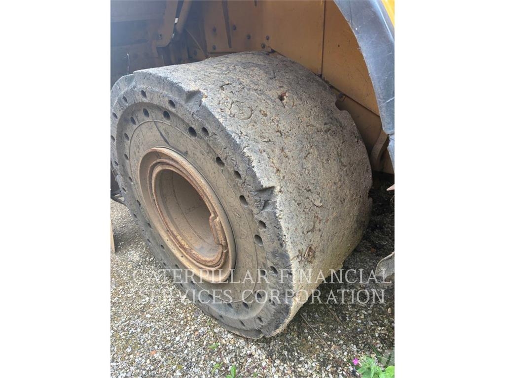 CAT 972M Kolesni nakladalci