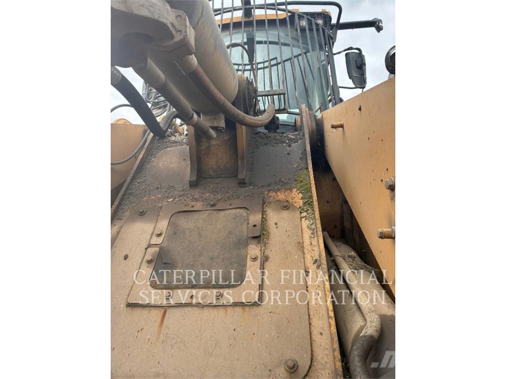 CAT 972M Kolesni nakladalci