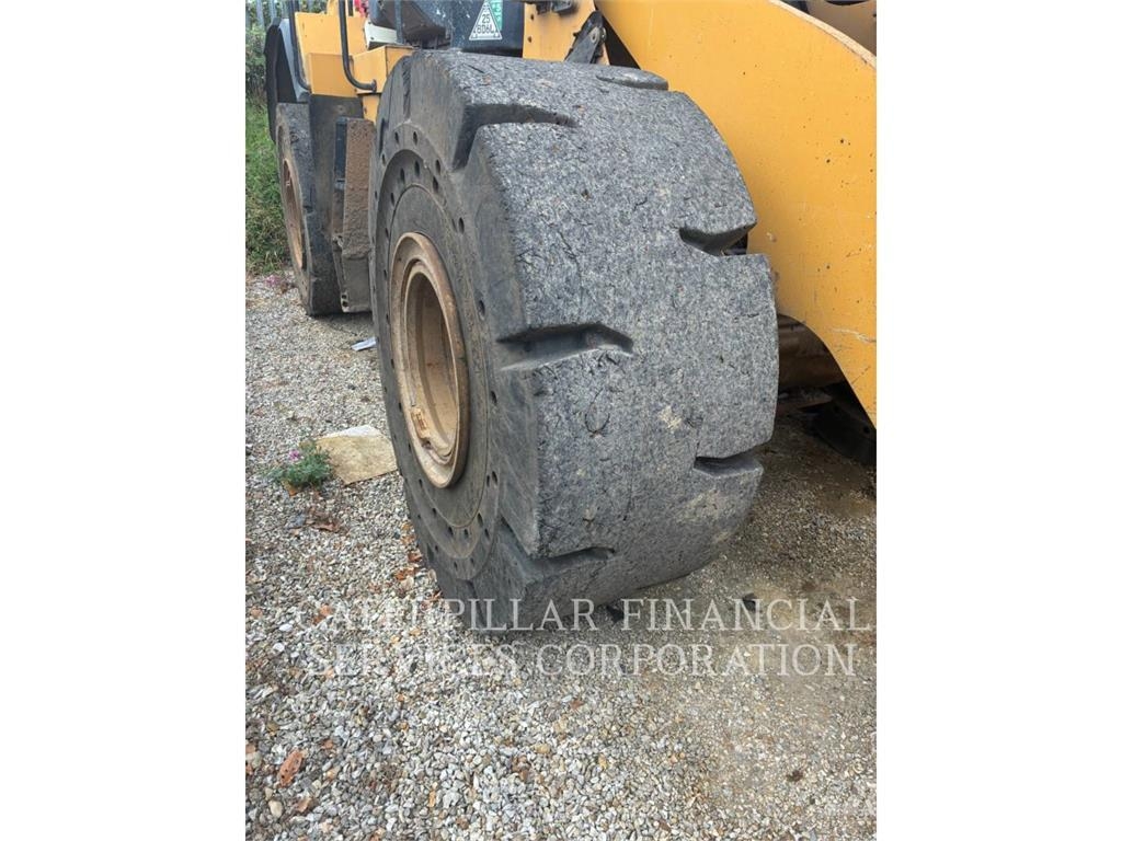 CAT 972M Kolesni nakladalci