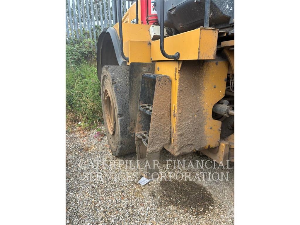 CAT 972M Kolesni nakladalci