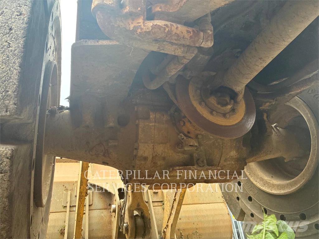 CAT 972M Kolesni nakladalci